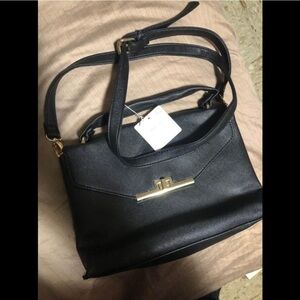 ✨2 for $25✨ black crossbody purse with gold accents